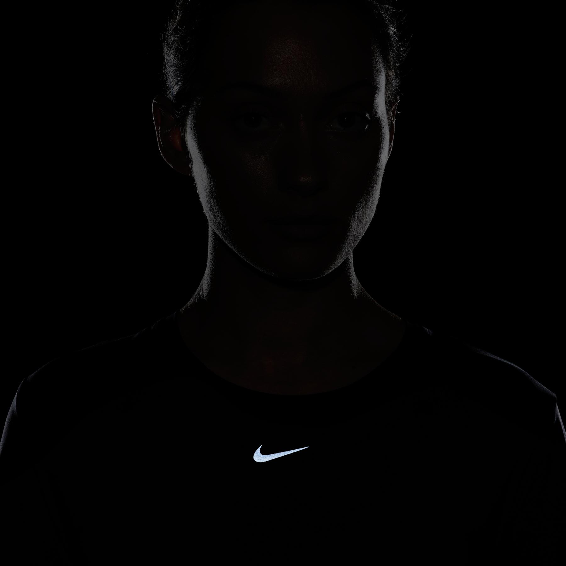product/n/i/nike_fn2798-010-phsym004.jpg