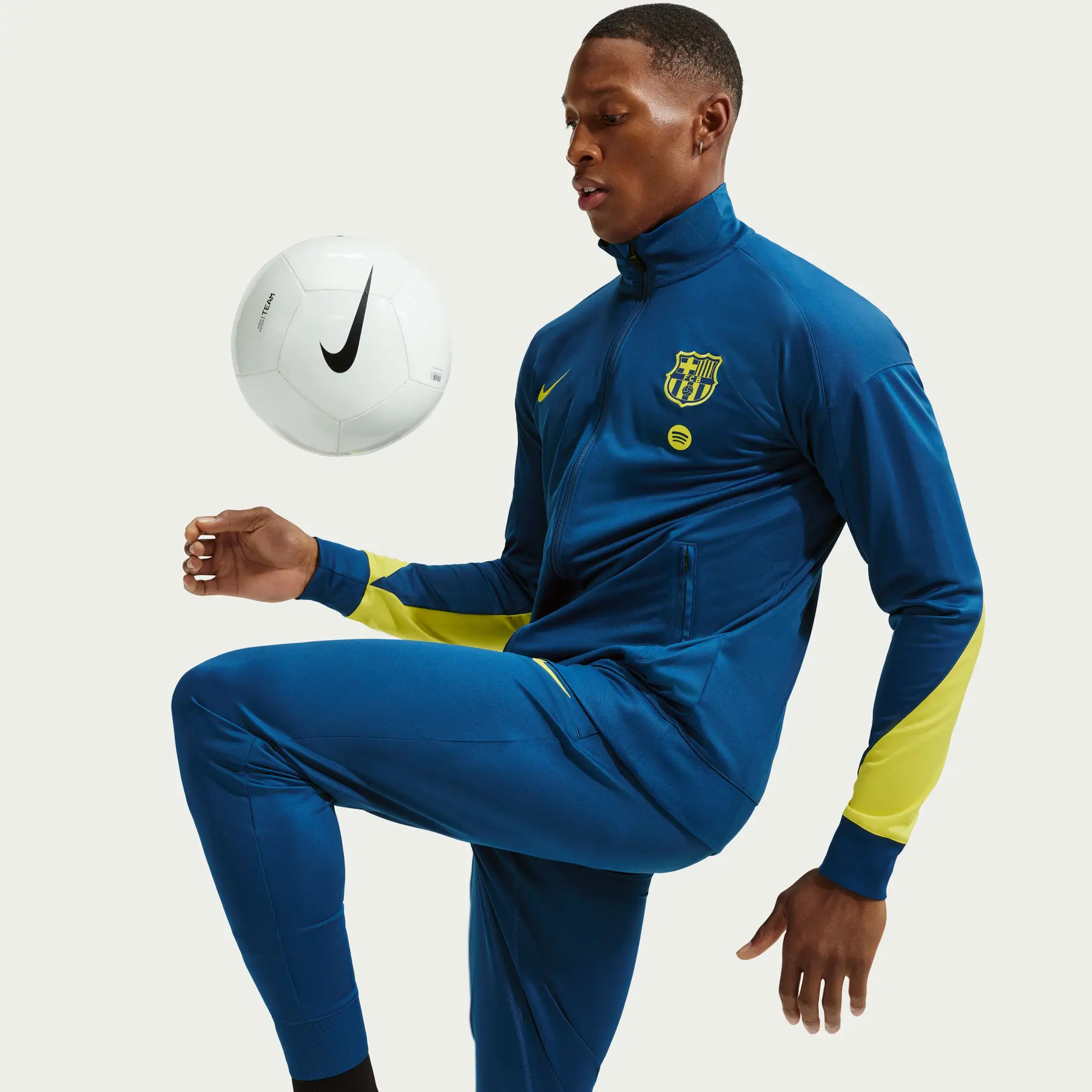 FC Barcelona Fourth Tracksuit Strike 2025/26 | Foot-Store FC Barcelona Fourth Tracksuit Strike 2025/26 | Foot-Store
