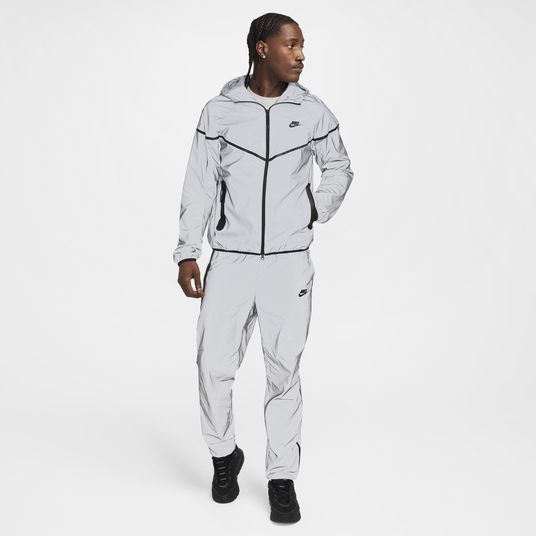 Reflective waterproof jacket Nike Tech | Foot-Store