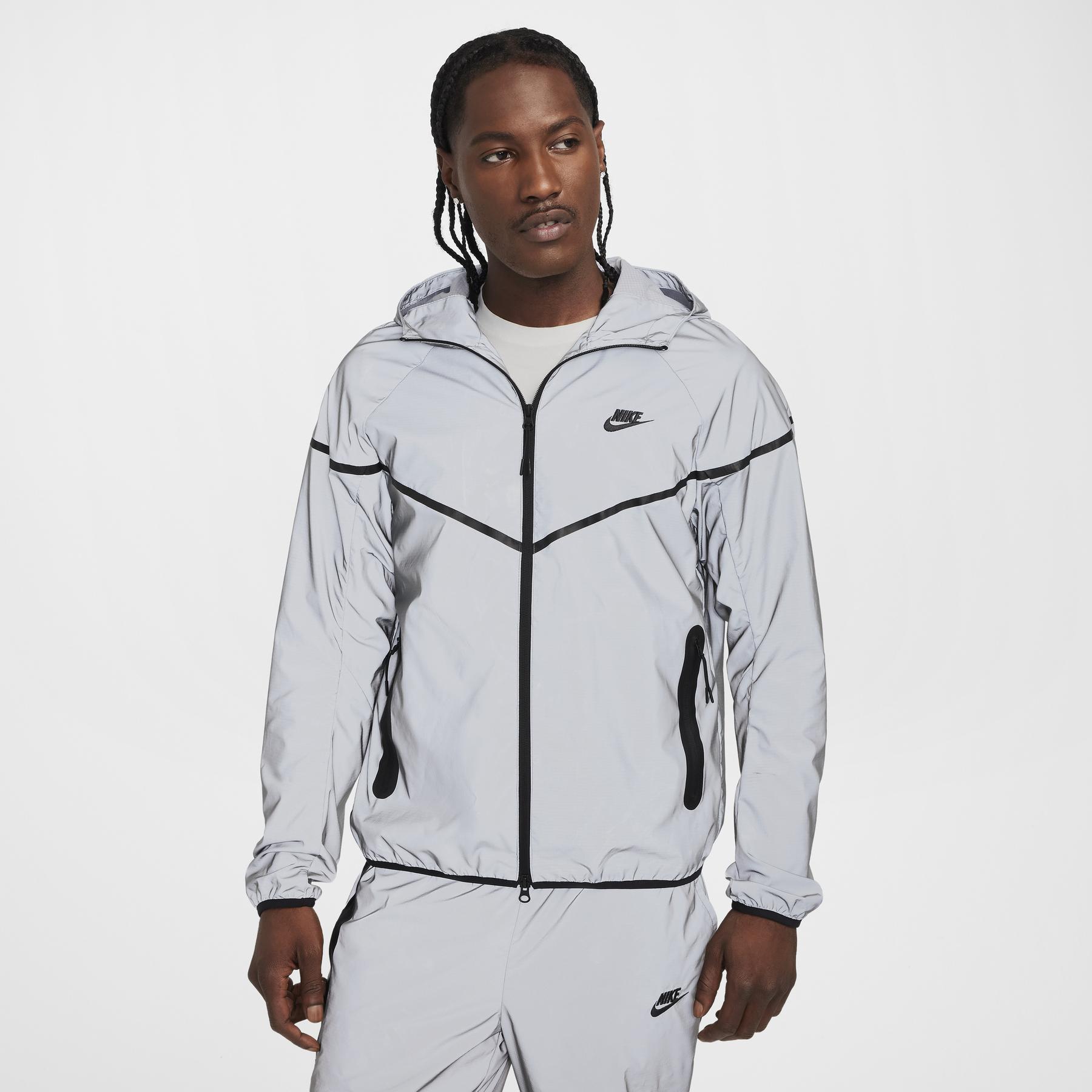 Reflective waterproof jacket Nike Tech | Foot-Store