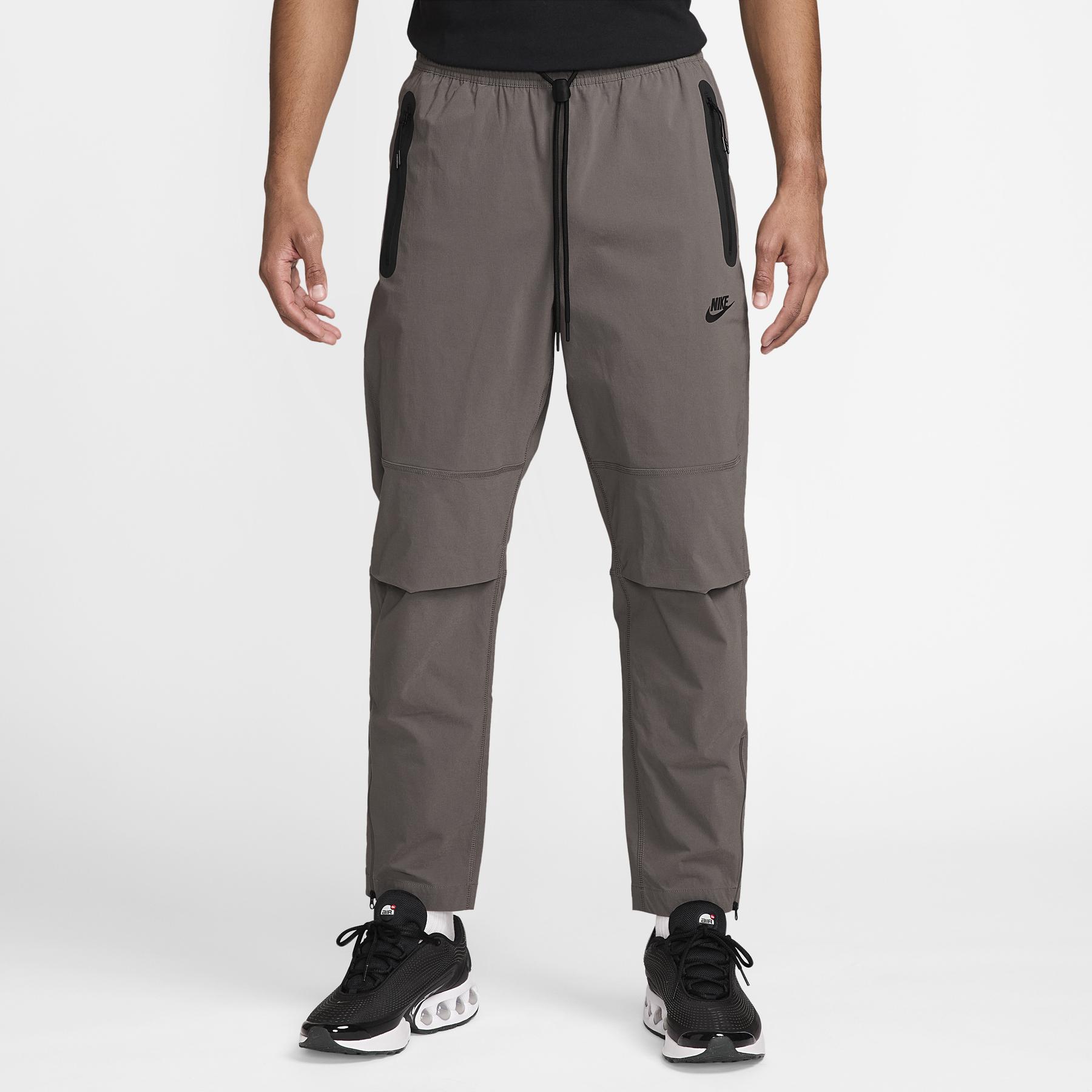 Pantaloni in tessuto Nike Tech