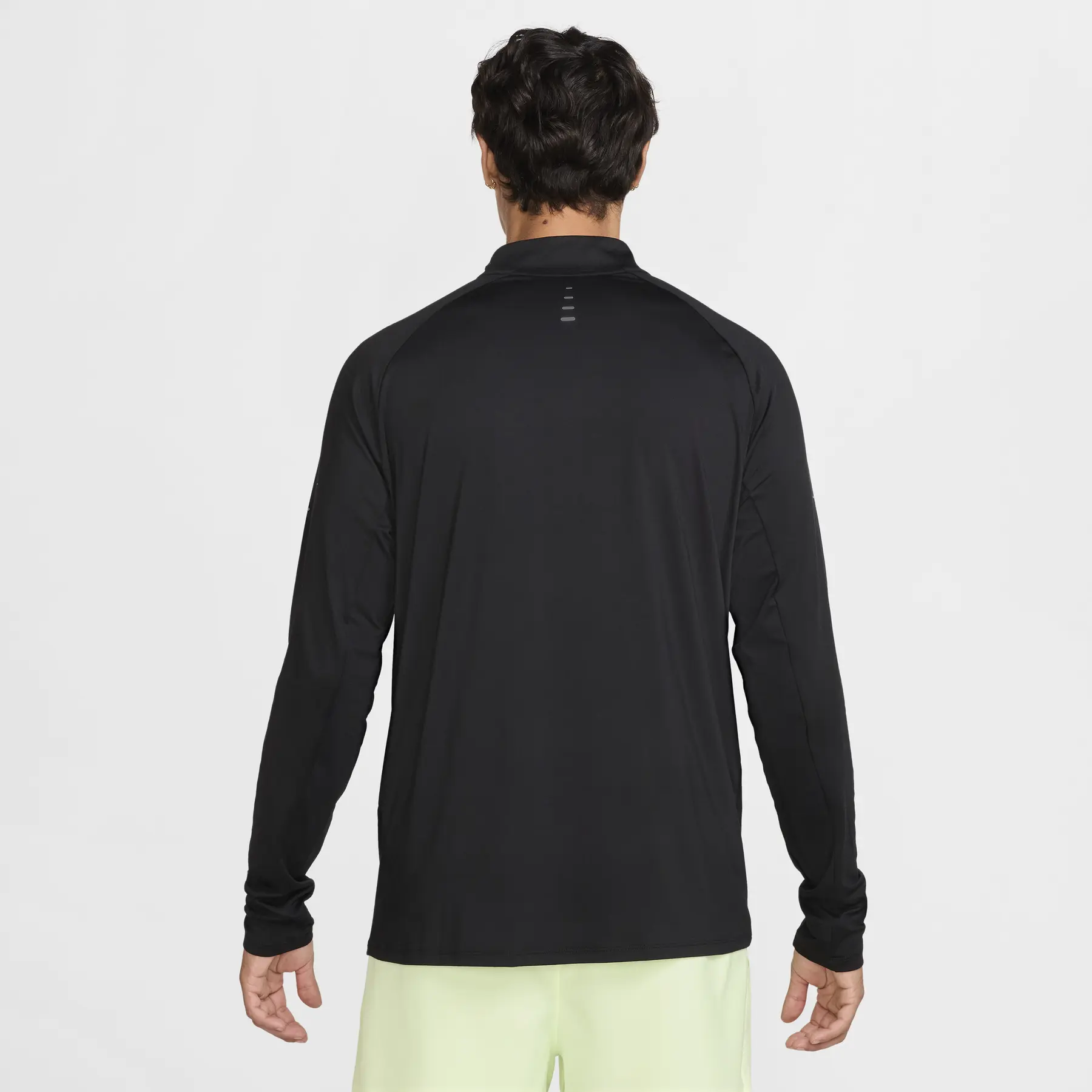 nike_hv2180-010_noir_8.webp