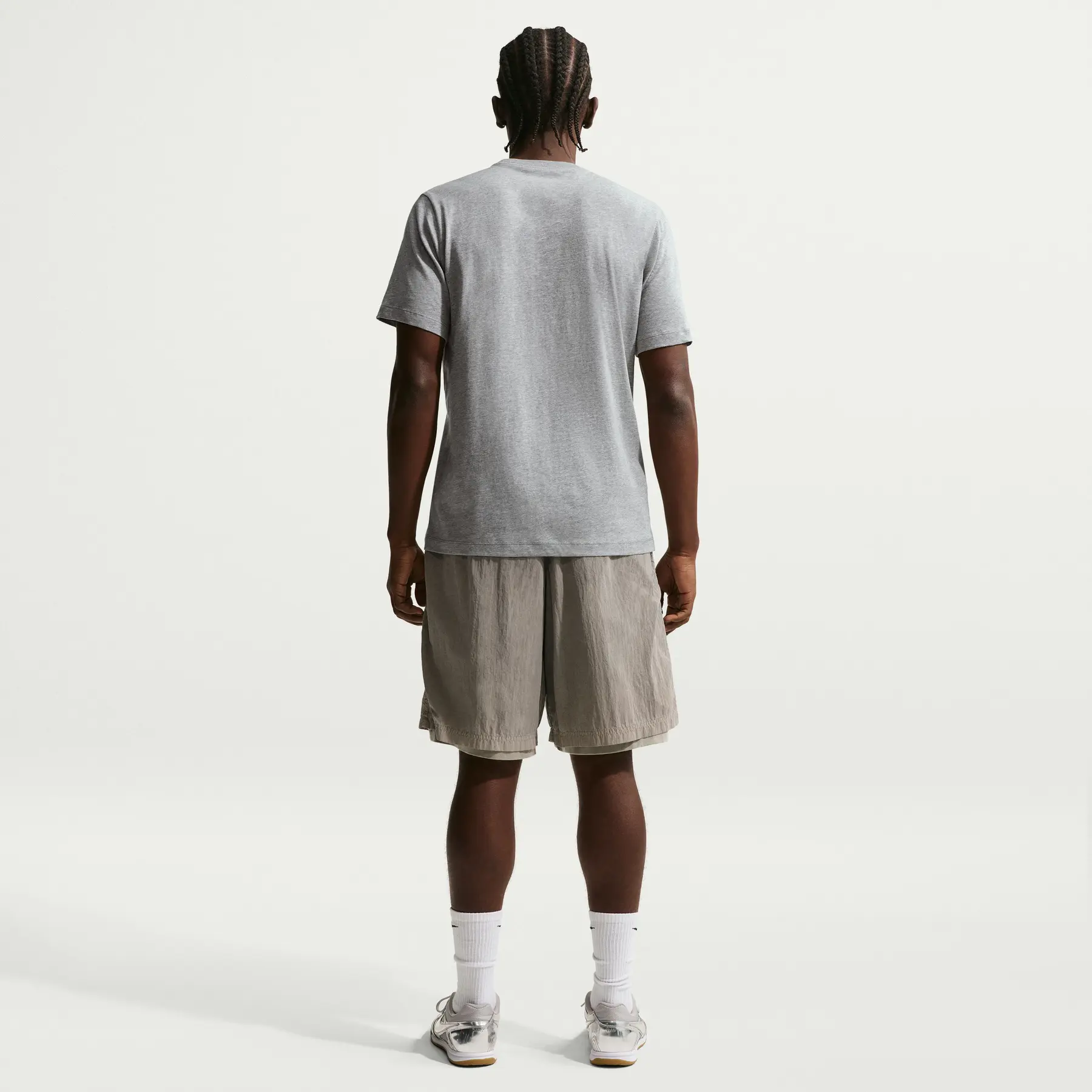 nike_ib4076-063_01.webp