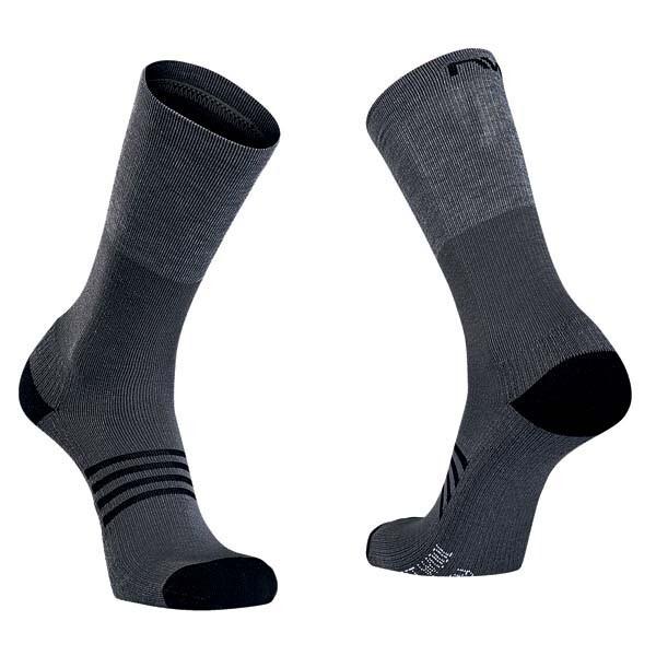 Velo Store - UK Socks Northwave Extreme Pro High | Extra 10% off with Subscription, Postage £16.79 to UK Fedex.