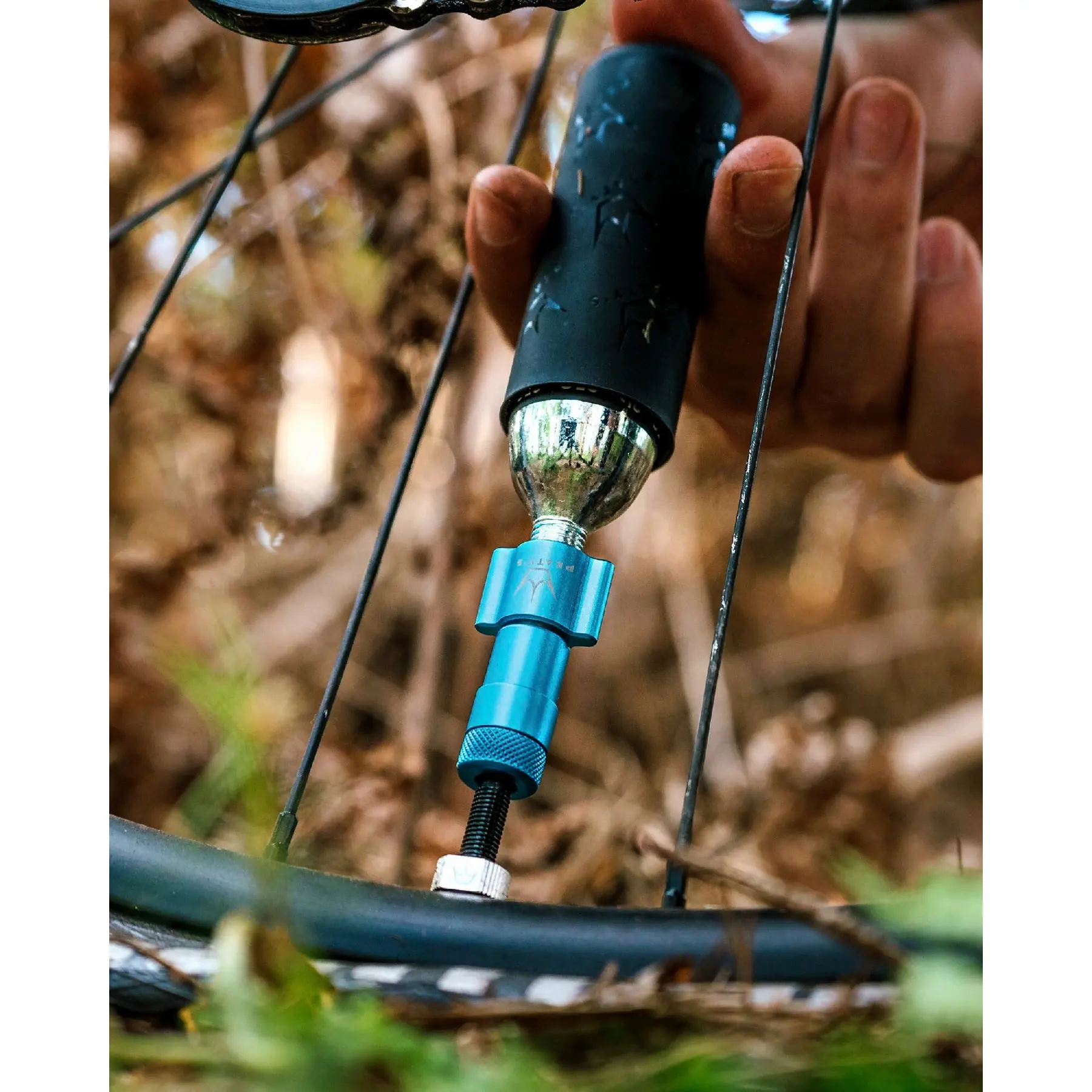 Velo Store - UK Pompe CO2 Peaty's Holeshot Recharge | Extra 10% off with Subscription, Postage £16.79 to UK Fedex.