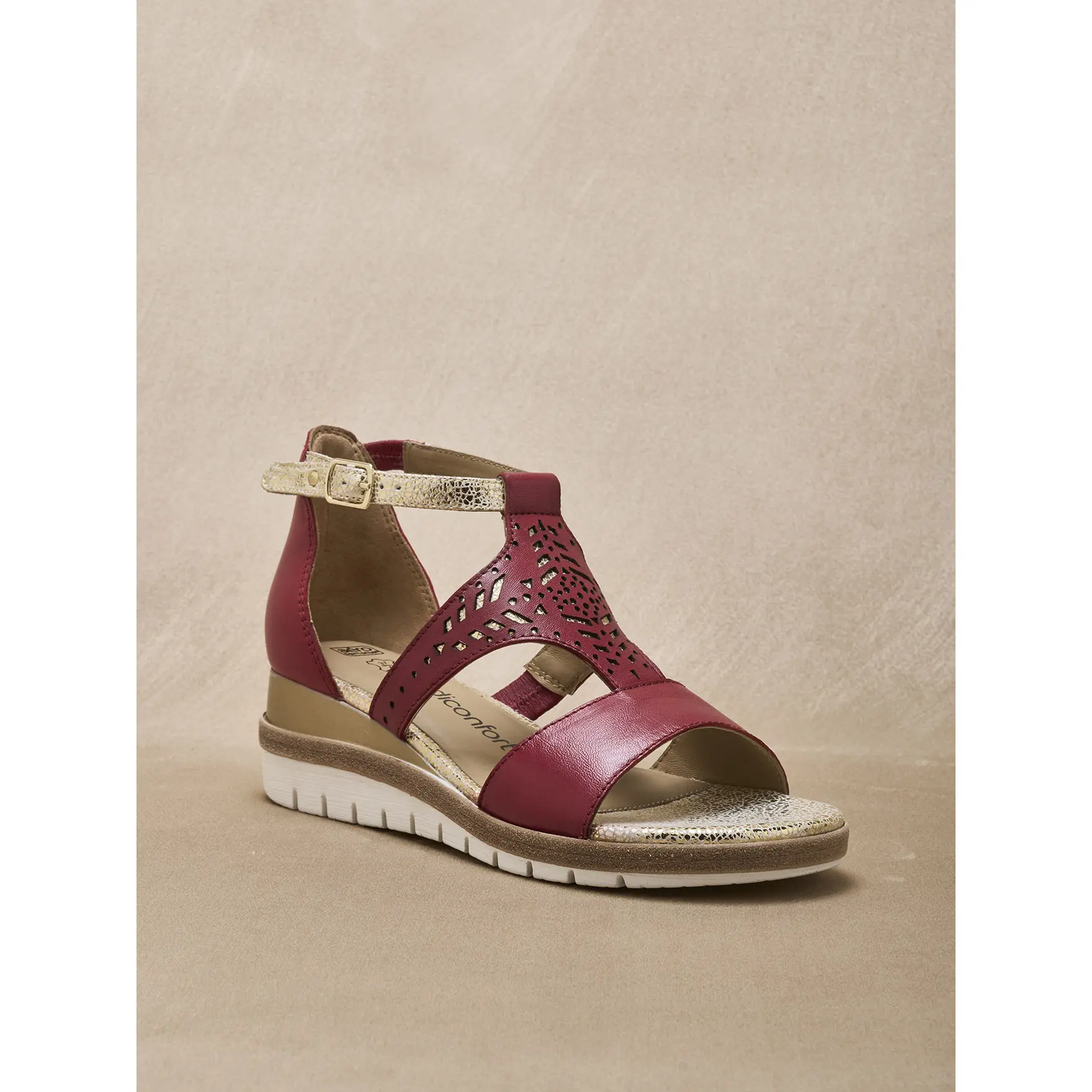 Image of Damen Sandalen aus Leder mit durchbrochenem Muster Pédiconfort