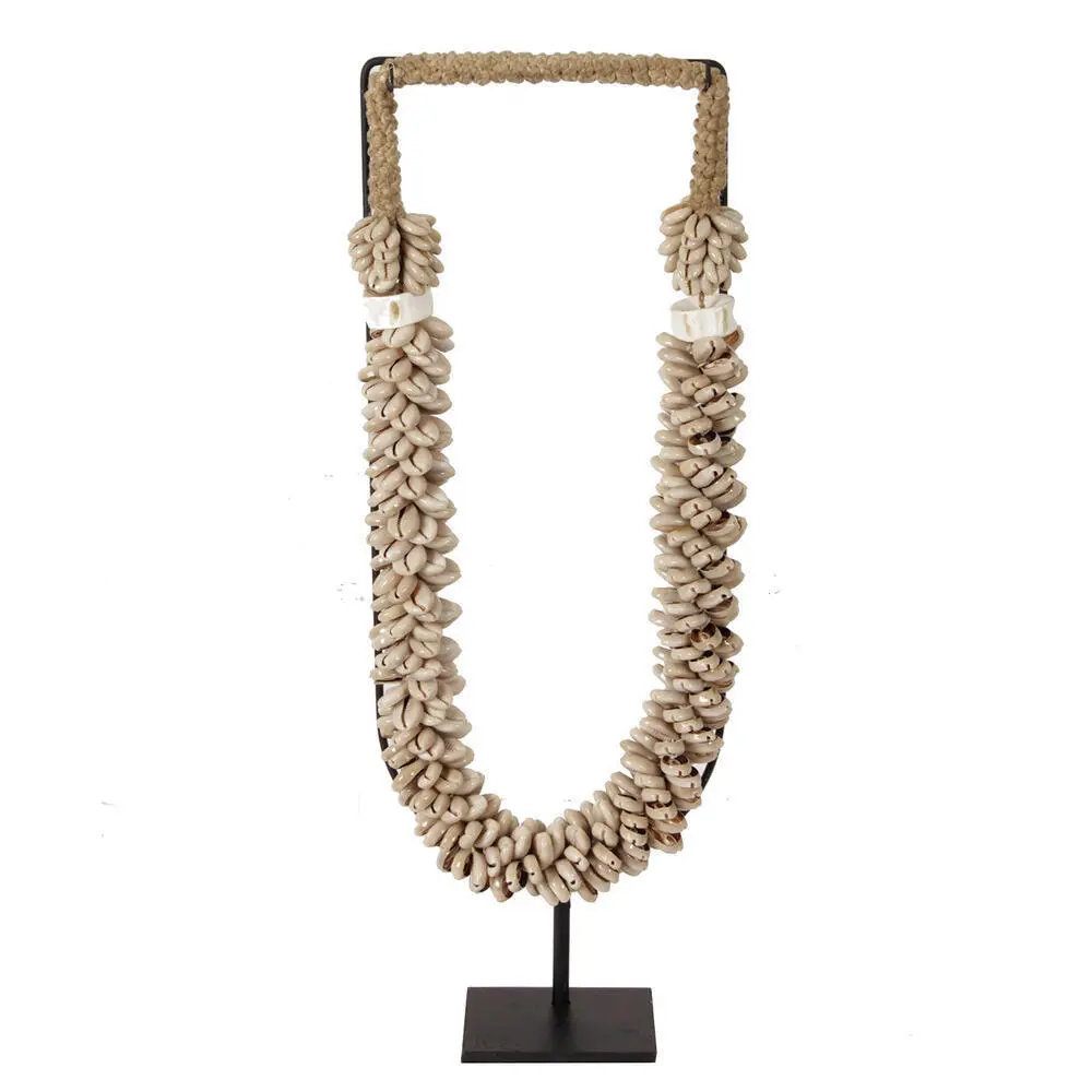 Halsband Pole To Pole Shell Necklace On Stand