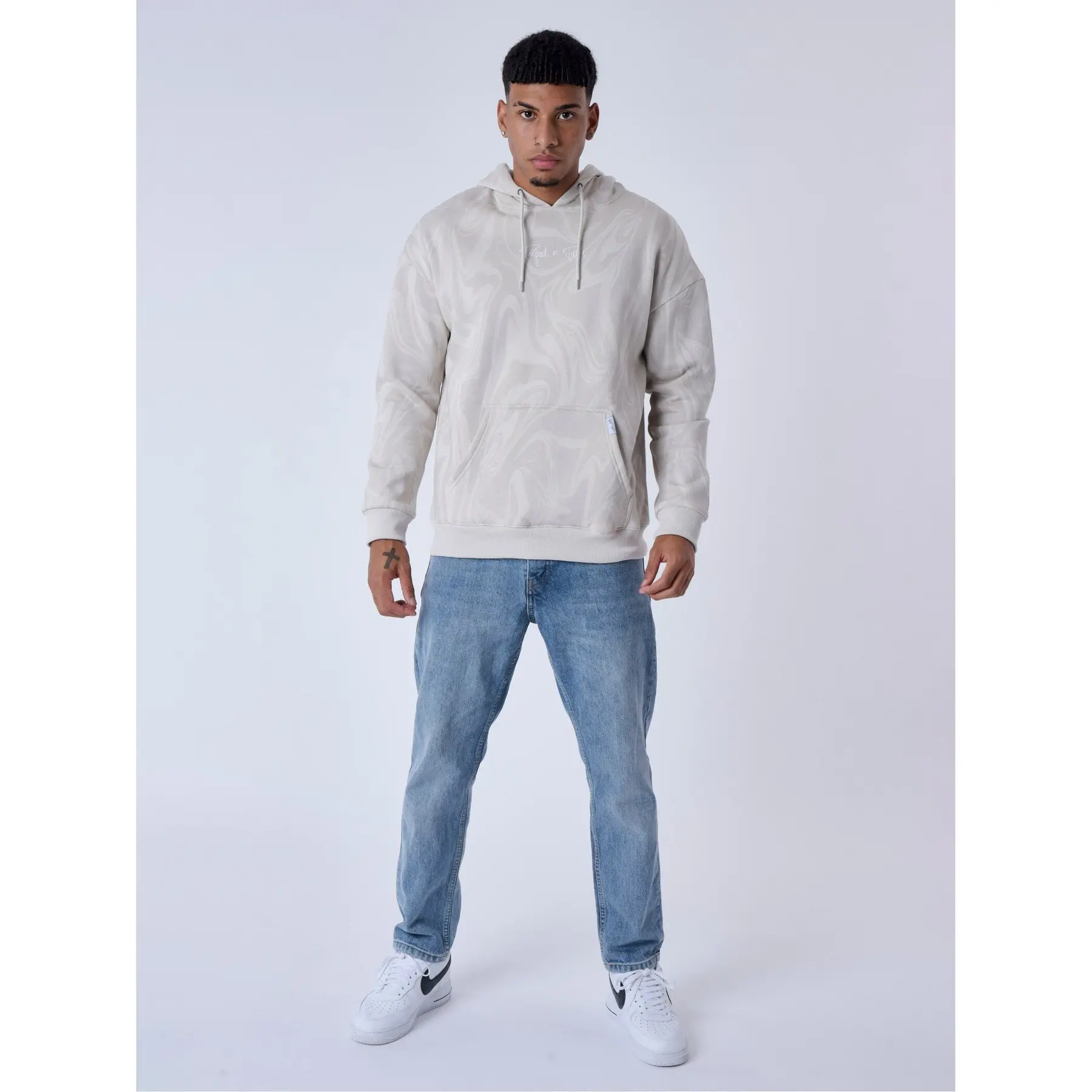 Felpa felpa con cappuccio con motivo a vernice liquida