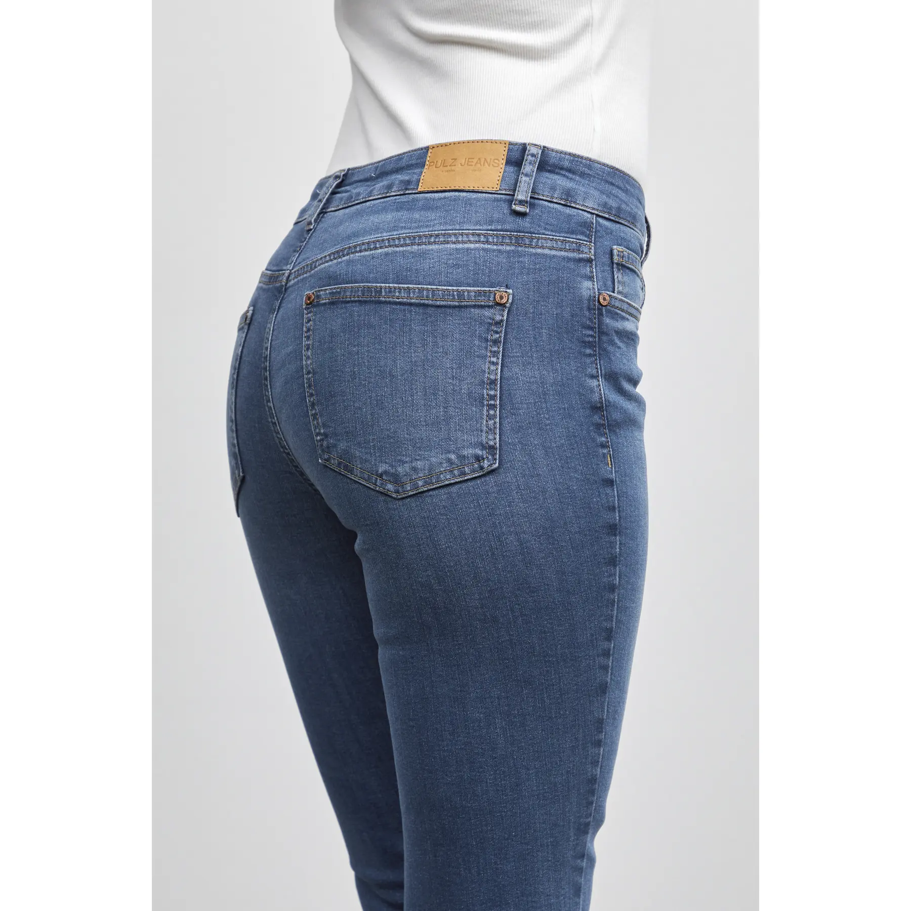product/p/u/pulz-jeans_50206645-200005_0.jpg