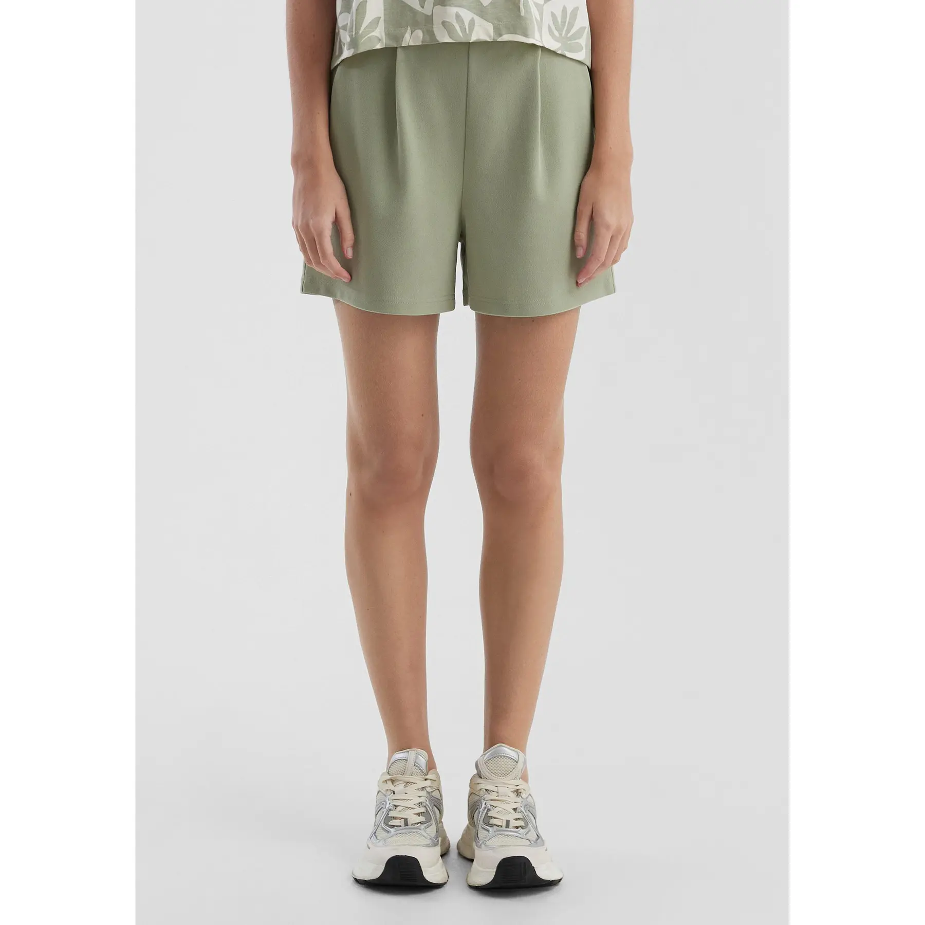 Damen Shorts mit Knopfdetails QS