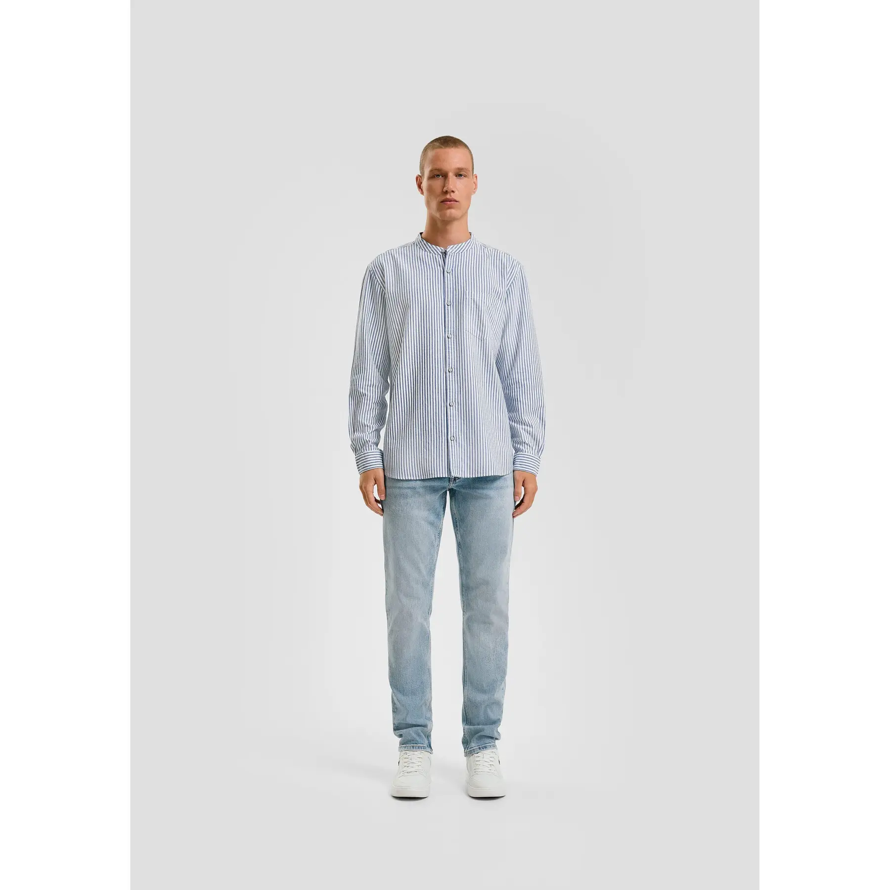Gestreiftes Langarmhemd mit Stehkragen QS Oxford