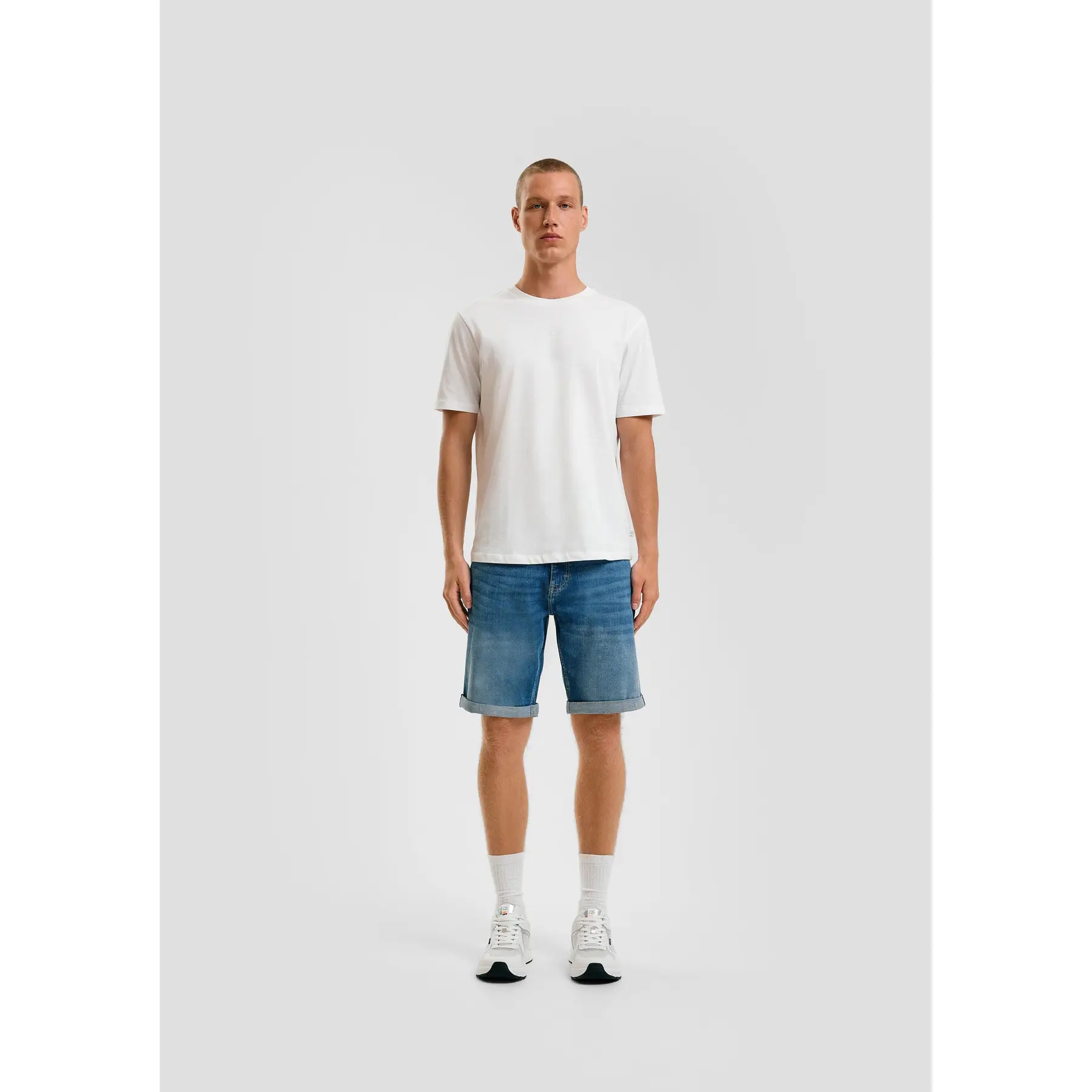 Dunkelblaue Jeansshorts mit mittlerer Taille, gerader Schnitt und 5 Taschen QS John