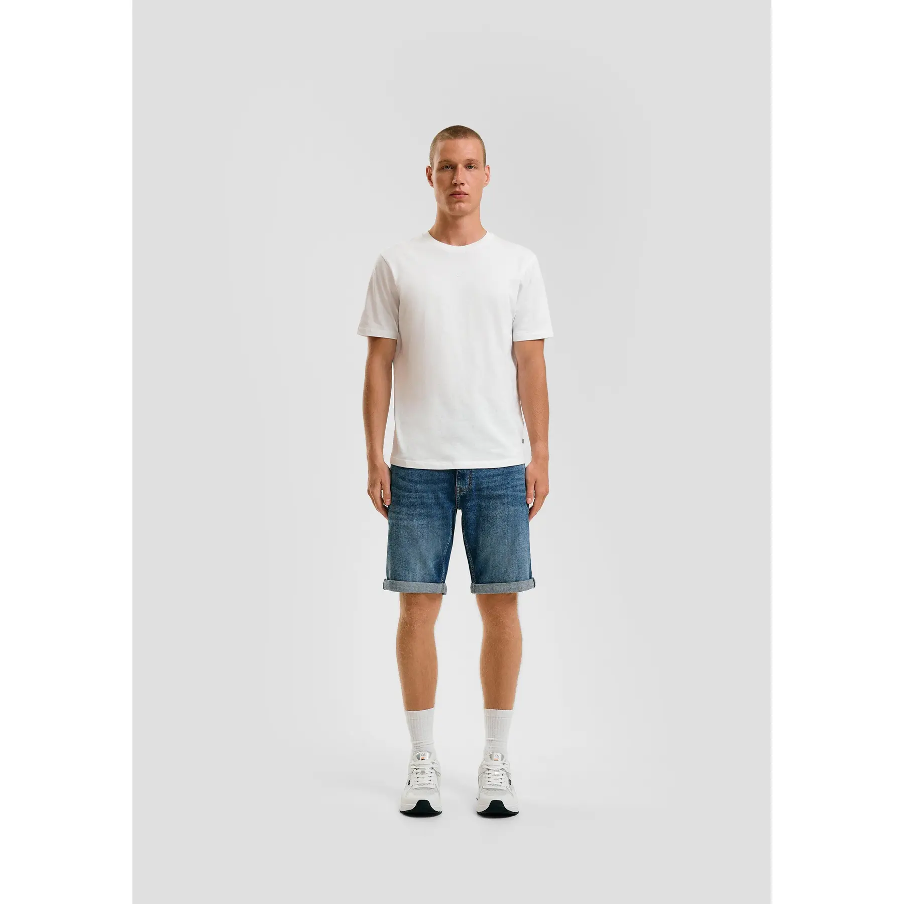 Dunkelblaue Jeansshorts mit mittlerer Taille, gerader Schnitt und 5 Taschen QS John