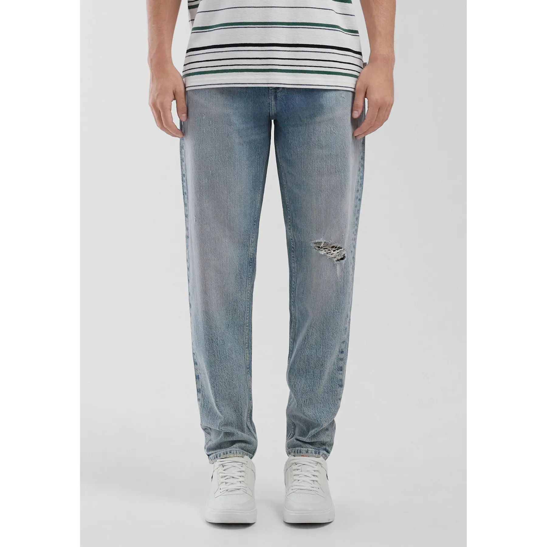 Relaxed Jeans mit schmal zulaufendem Bein QS