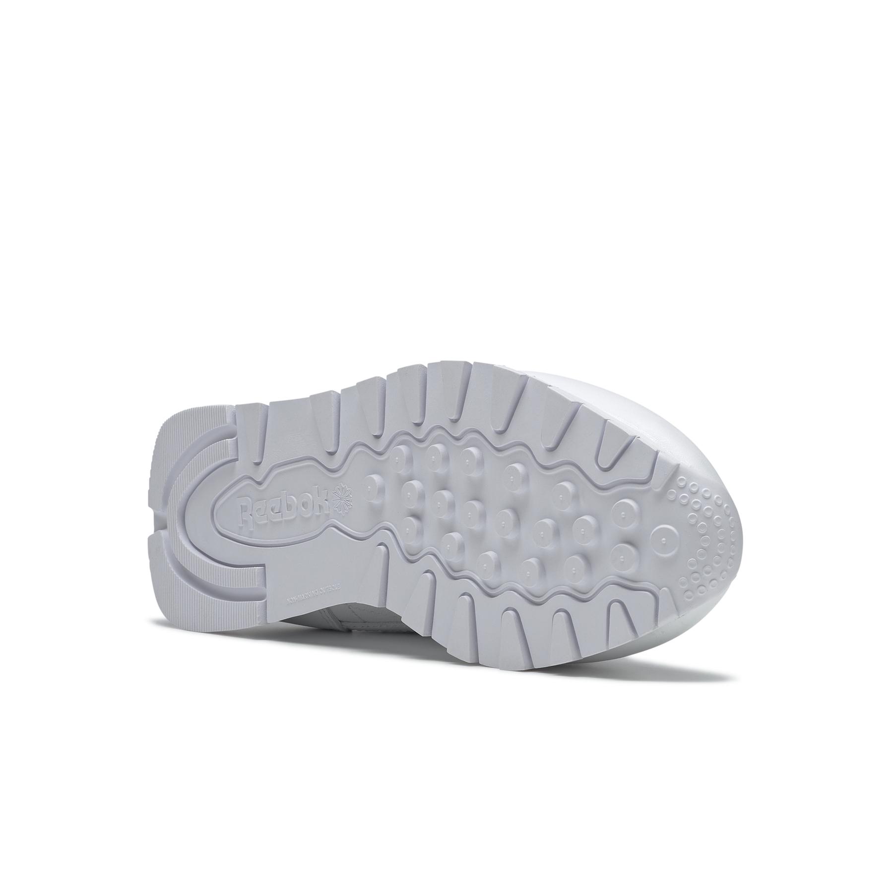 product/r/e/reebok-classics_2232_4_footwear_photography_bottom_view_white_000.jpg