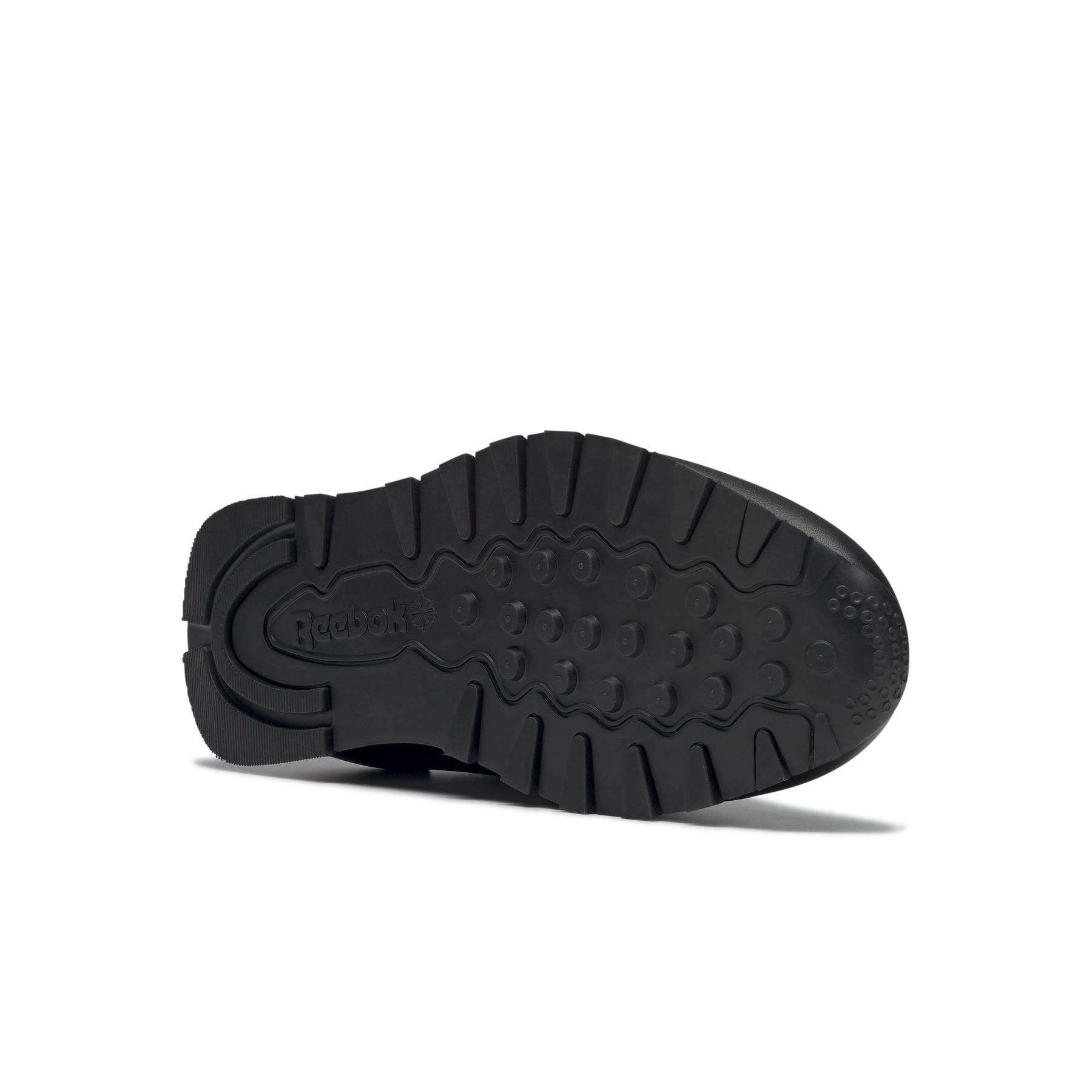 product/r/e/reebok-classics_2267_4_footwear_photography_bottom_view_white_000.jpg