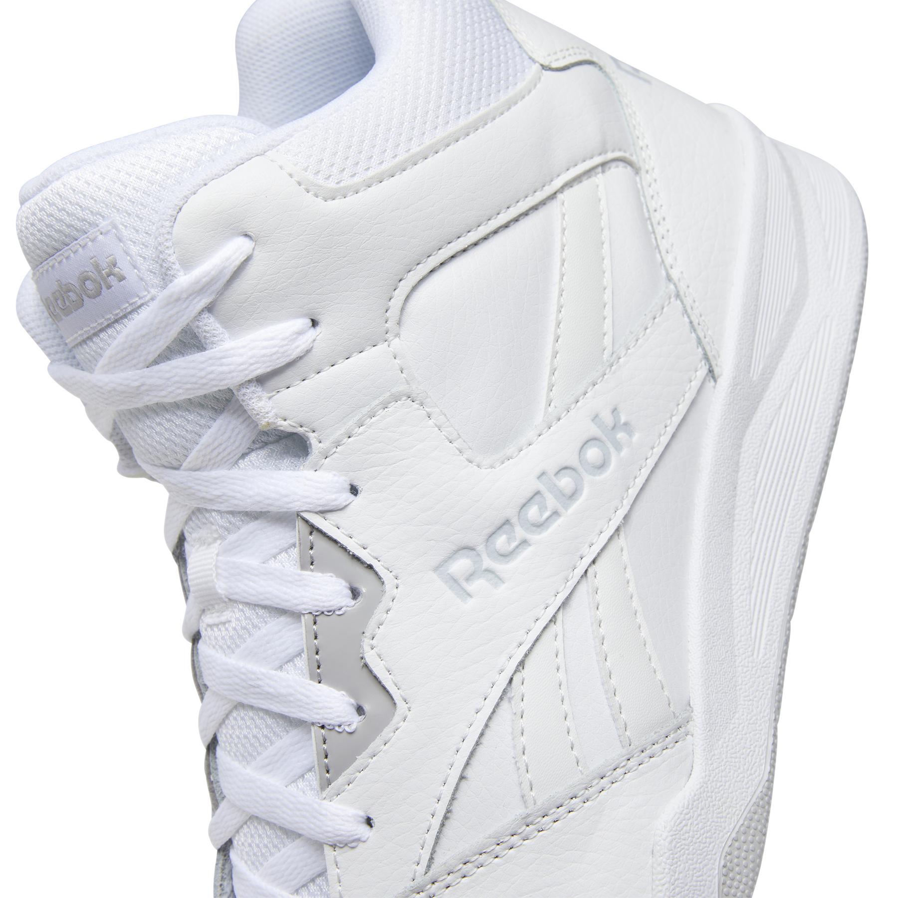 product/r/e/reebok-classics_cn4107_9_footwear_photography_detail_view_2_white_000.jpg