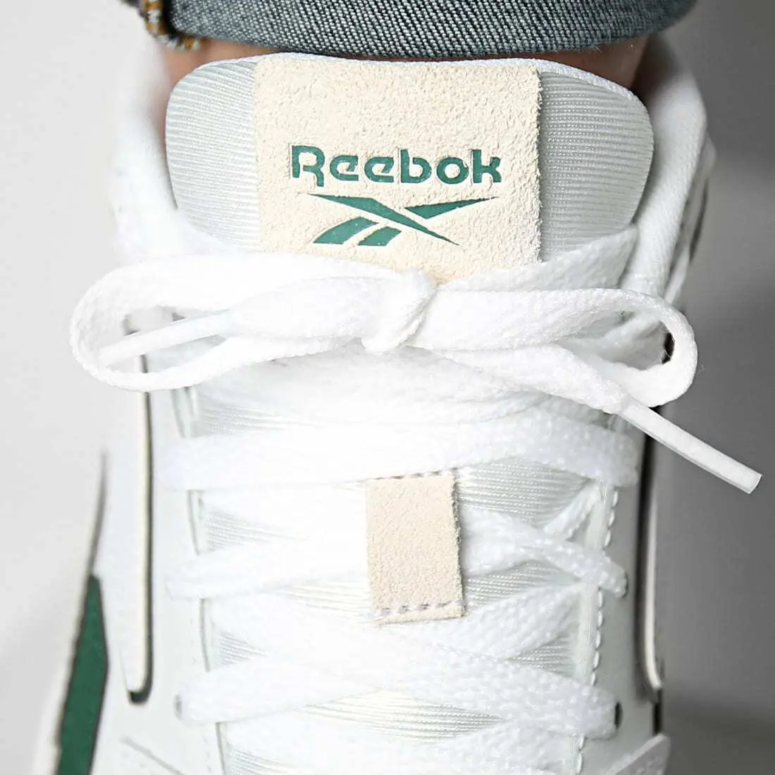 product/r/e/reebok_100205047_ftwrwhite-darkgreen-gum4_8.jpg