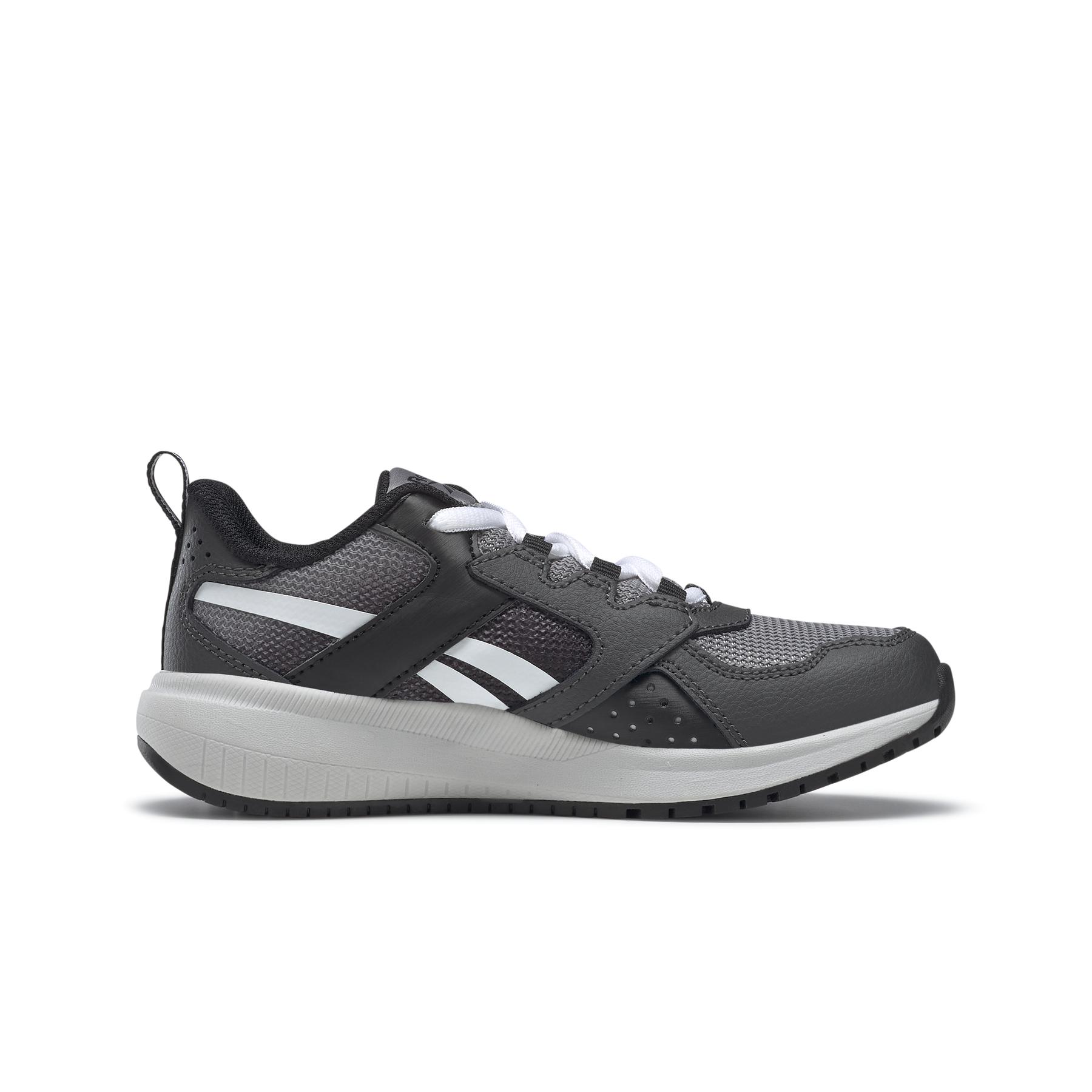 product/r/e/reebok_g57453_4_footwear_photography_side_medial_center_view_white_000.jpg