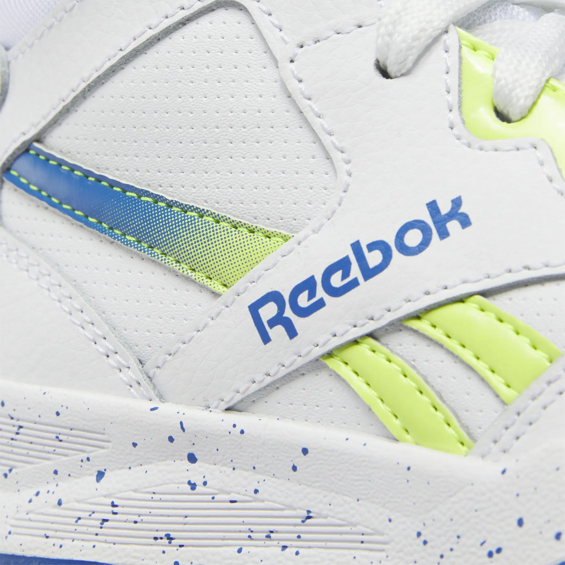 product/r/e/reebok_hp4379_7_footwear_photography_detail_view_1_white_000.jpg