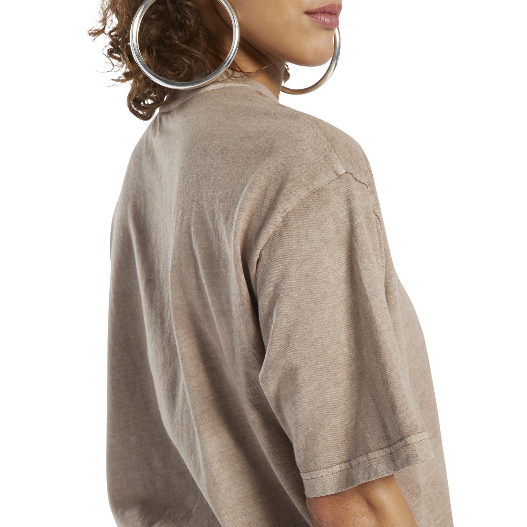 product/r/e/reebok_hs0378_7_apparel_on_model_detail_view_3_white.jpg