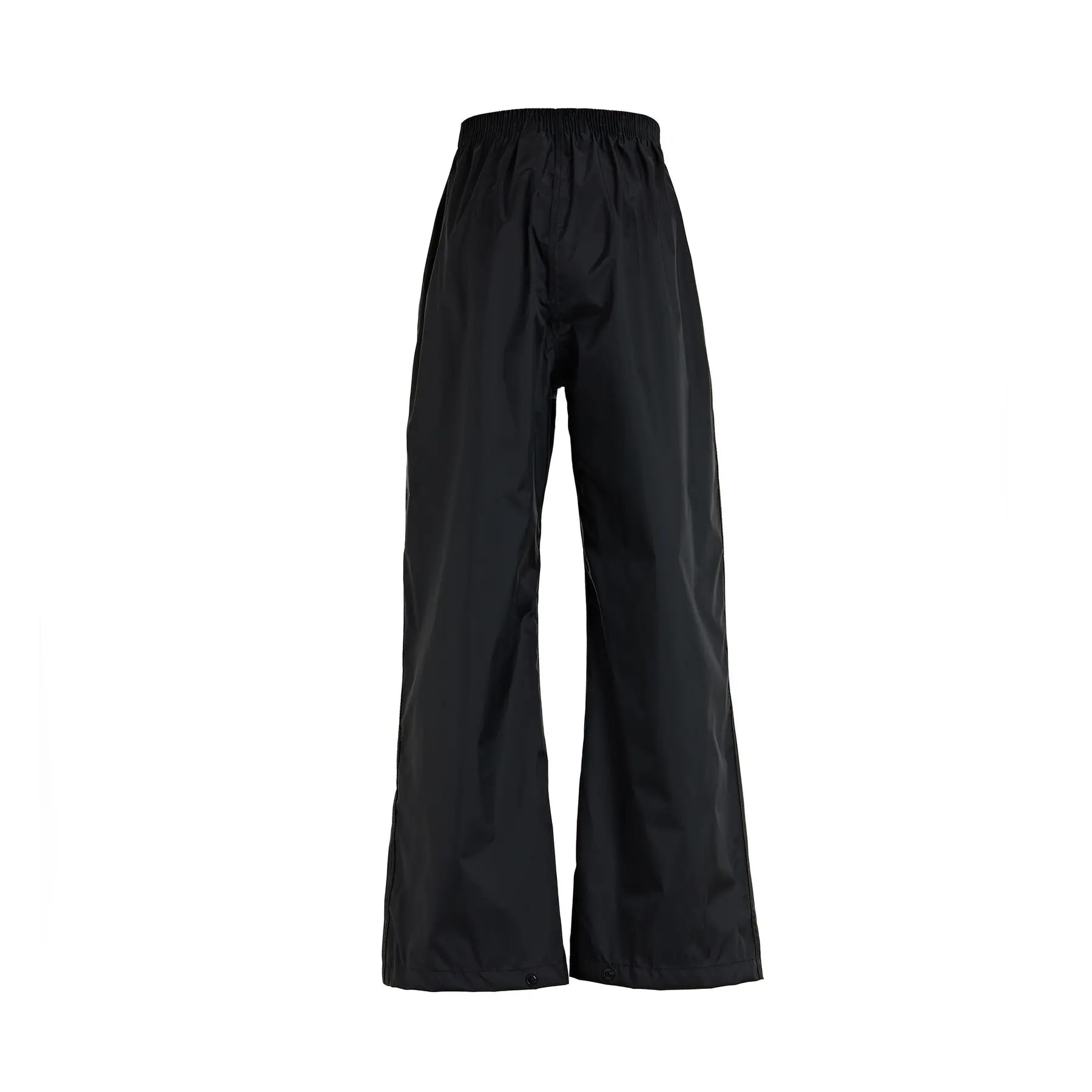 Les enfants le préparent avec un pantalon imperméable REGATTA