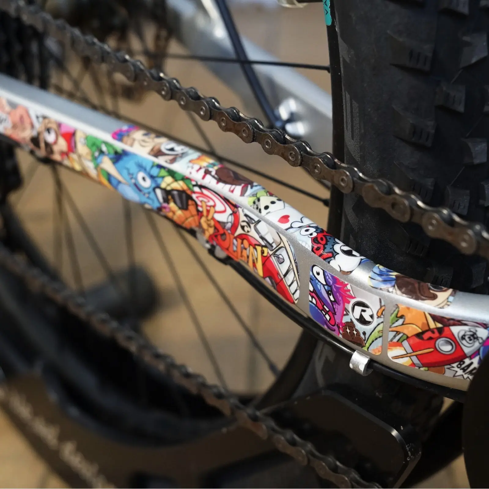 Velo Store - UK Base protection kit Riesel Design Chain:Guard Stickerbomb Eyecatcher | Extra 10% off with Subscription, Postage £16.79 to UK Fedex.