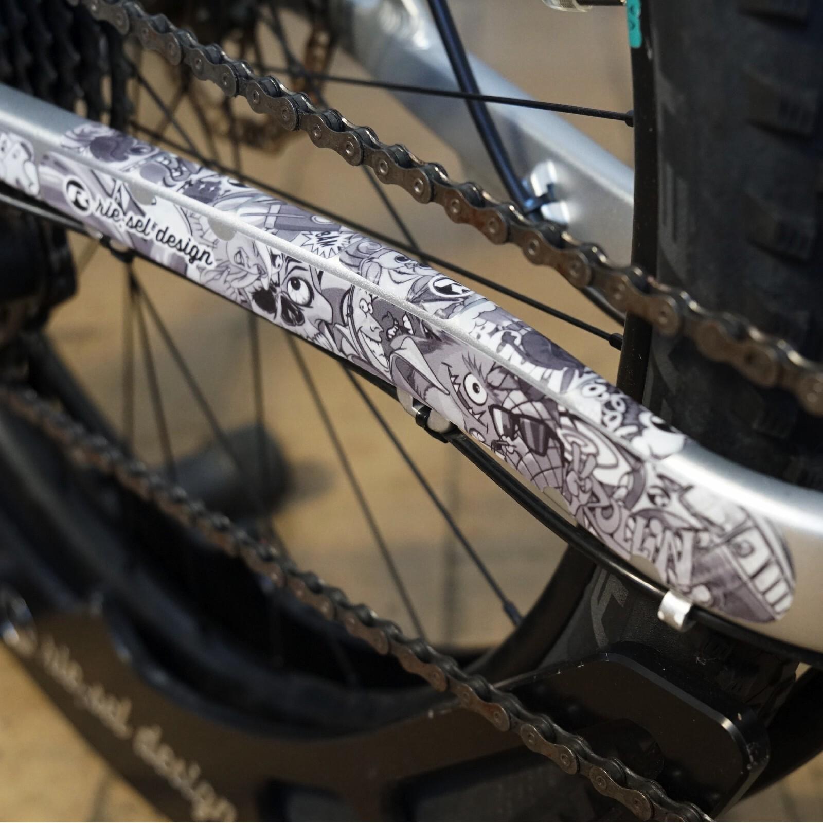 Velo Store - UK Base protection kit Riesel Design Chain:Guard Stickerbomb Eyecatcher | Extra 10% off with Subscription, Postage £16.79 to UK Fedex.