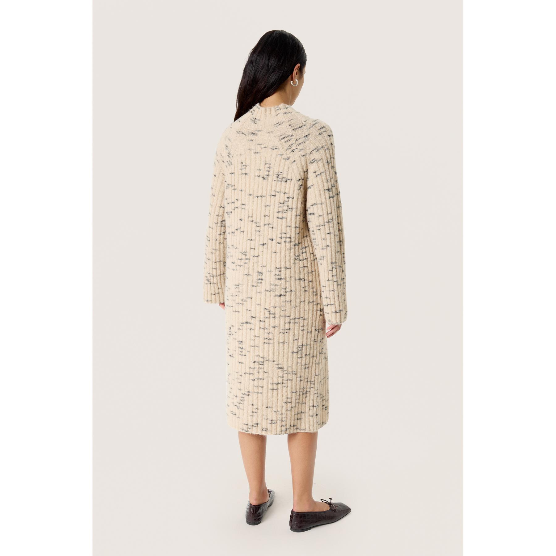 product/s/o/soaked-in-luxury_30408553-151308_4.jpg