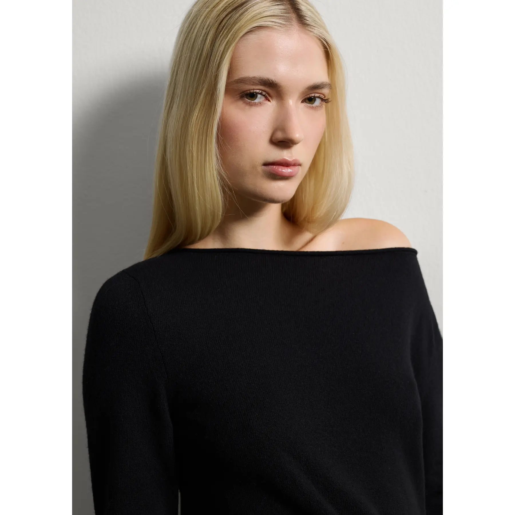 Stefanel Women's Noir Wool Blend Jumper Regular Fit