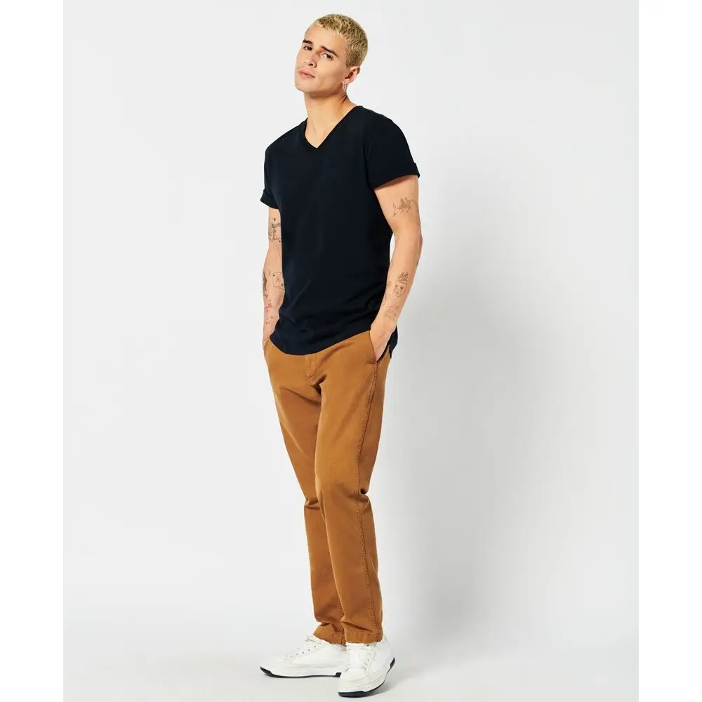 T-shirt con scollo a V e logo ricamato in cotone biologico  1