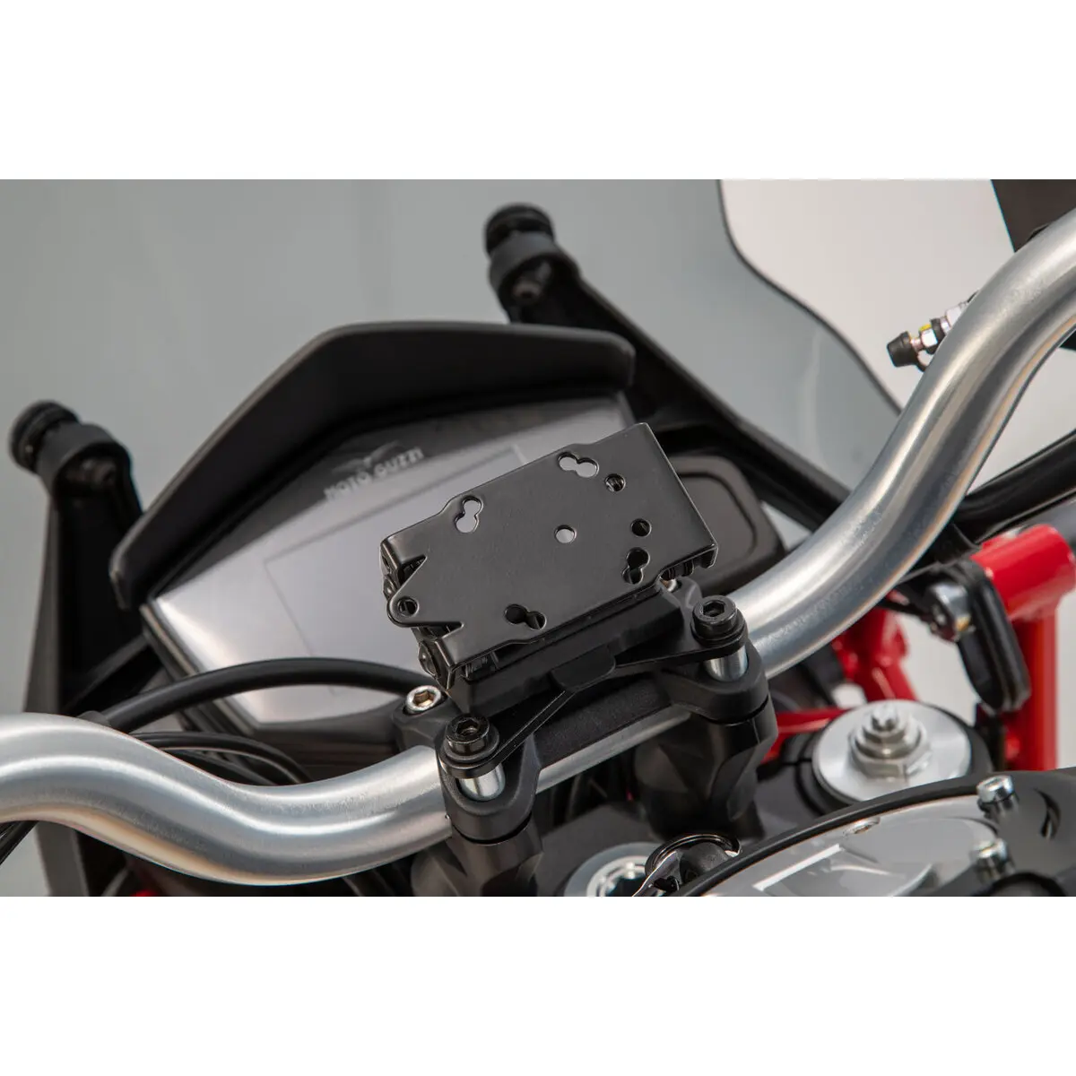 Motorrad-GPS-Halterung für Lenker SW-Motech Guzzi V85 TT (19-).