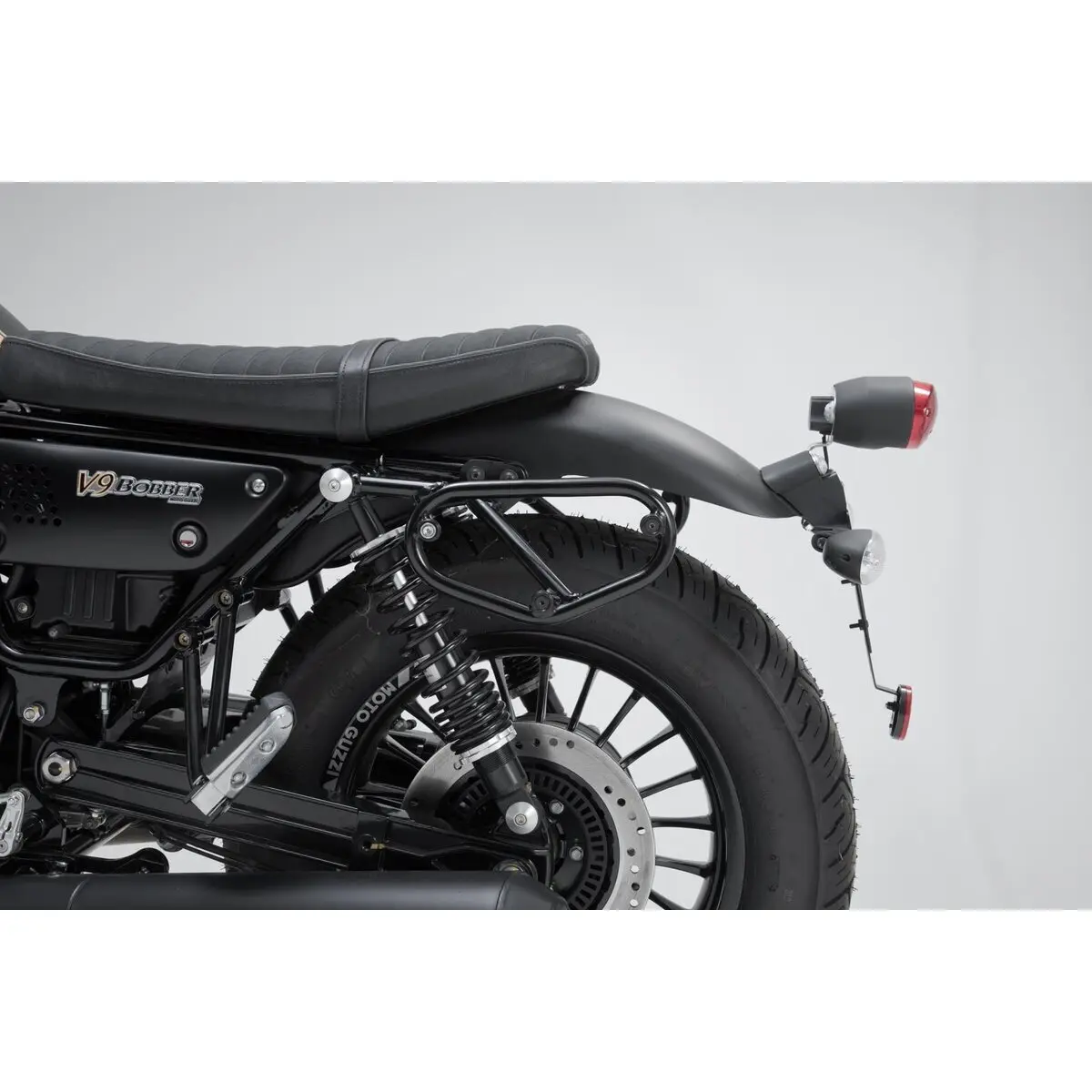 Halterung für linke Seitentasche SW-Motech SLC. Moto Guzzi V9 Roamer/Bobber (15-).