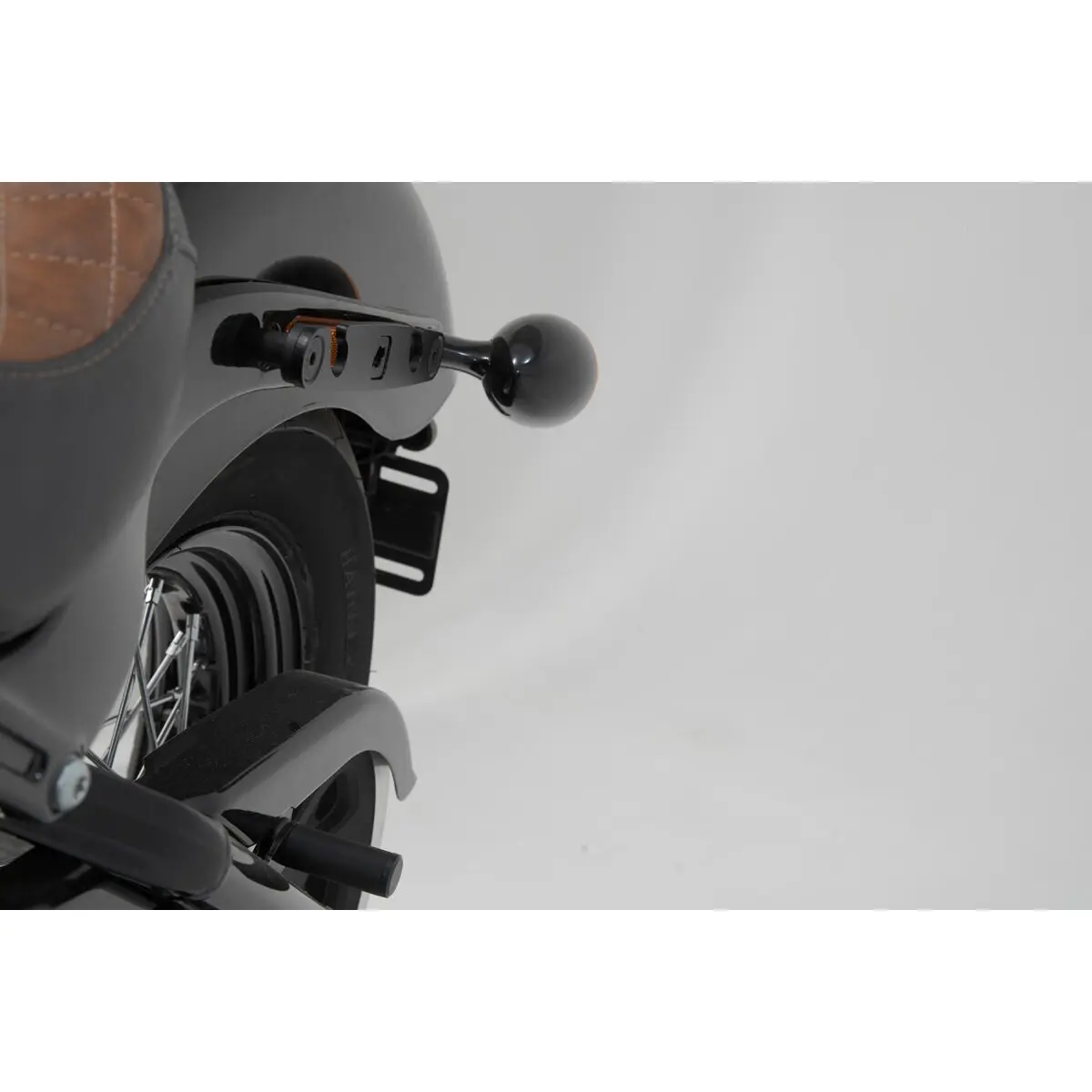 Halterung für linke Seitentasche SW-Motech SLH LH2. Softail StrBob (17-),Standard (20-).