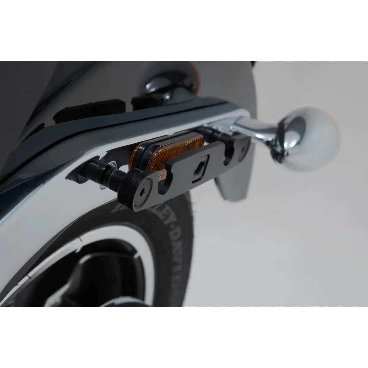 Halterung für linke Seitentasche SW-Motech SLH LH2. Harley Davidson Softail Low Rider/S (17-).