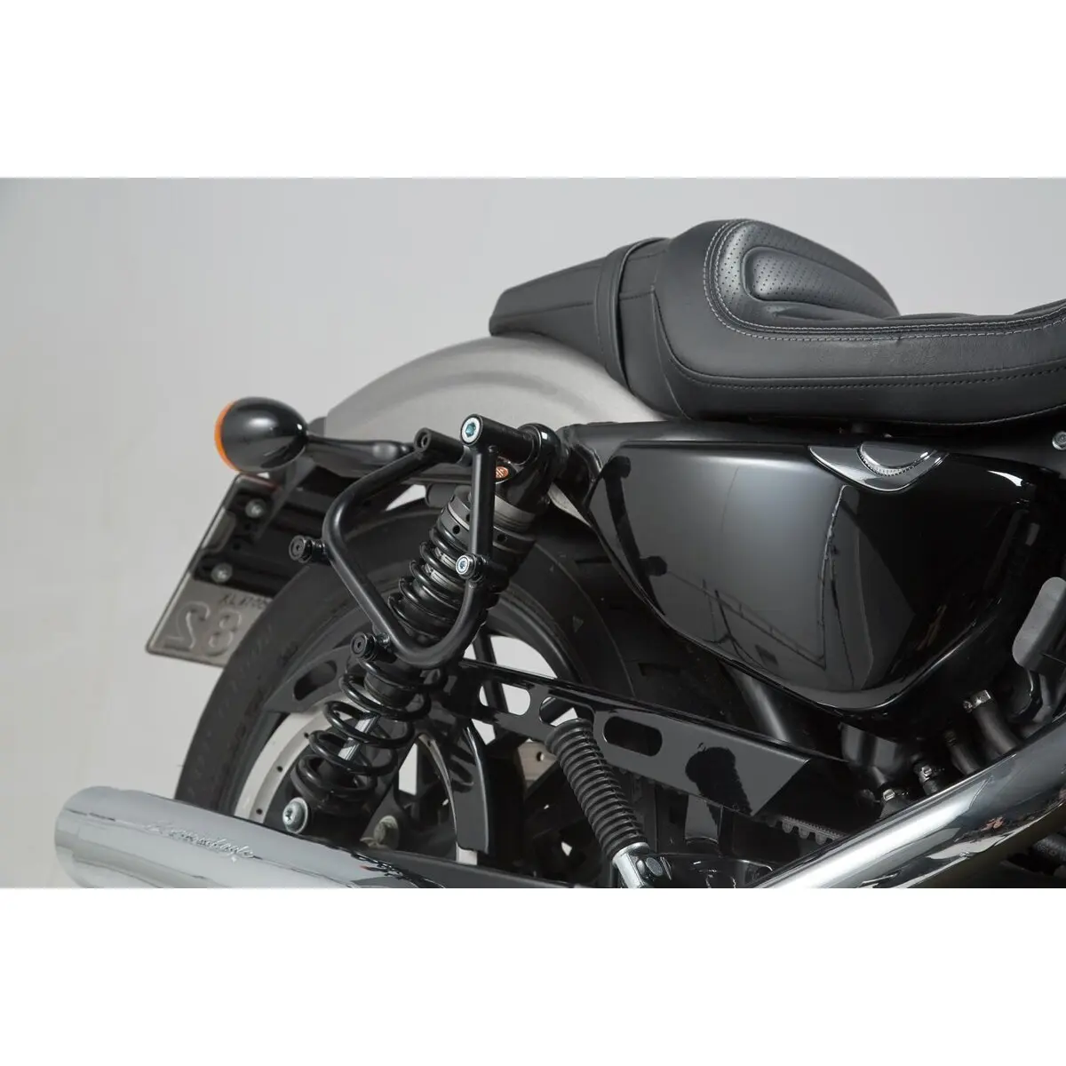 Halterung für rechte Seitentasche SW-Motech SLC. Harley Davidson Sportster modèles (04-).