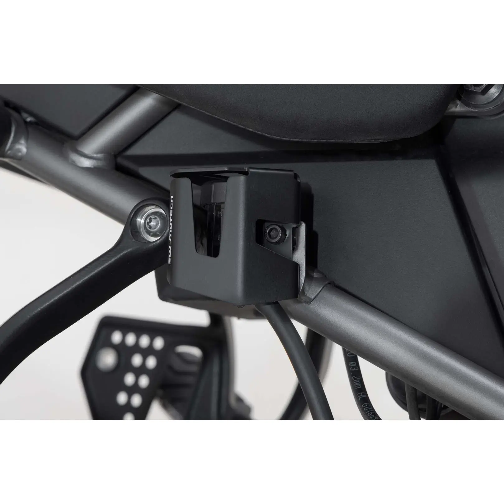 Behälterschutz für den Bremsflüssigkeitsbehälter eines Motorrads SW-Motech Harley-davidson pan america (21-)