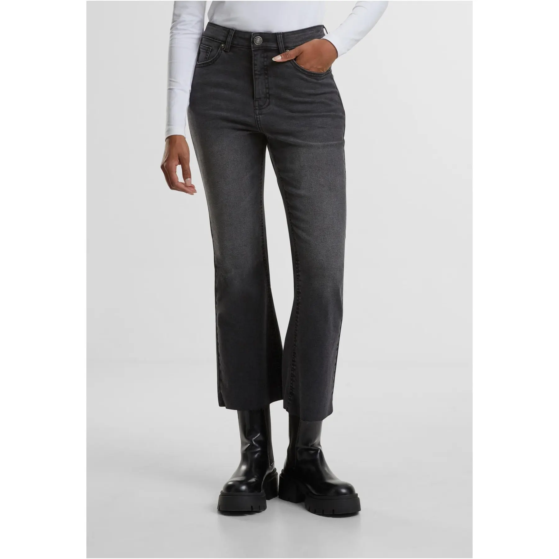 4065812714312 - Kurze Bootcut-Jeans für Frauen Urban Classics 4065812714312 - Kurze Bootcut-Jeans für Frauen Urban Classics