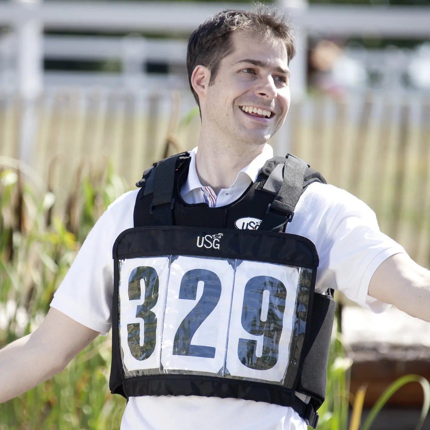 Comparer les prix de Porte-numéro équitation arrière à 3 chiffres USG