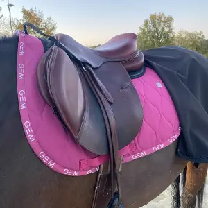 category Dunkelbraun