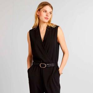 Kleider und Jumpsuits
