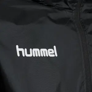Chaqueta de mujer Hummel hmlCORE spray image-3