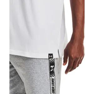 Camiseta Under Armour Baseline Essential image-5