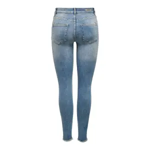 Vaqueros de mujer Only Blush life image-3