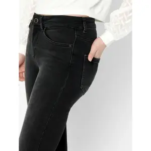 Vaqueros de mujer Only Blush life image-5