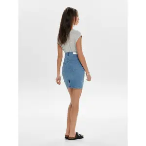 Frauen-T-Shirt Only manches courtes Wilma image-5
