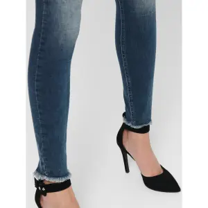 Vaqueros de mujer Only Blush life image-6