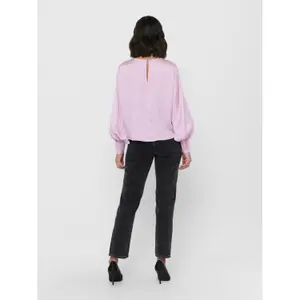 T-shirt för kvinnor Only onlruby life satin blouse bin image-5