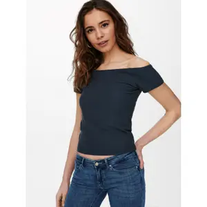 T-shirt för kvinnor Only onlnella off-shoulders image-3
