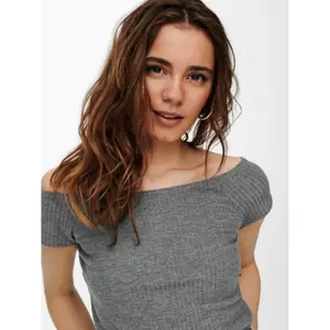 T-shirt för kvinnor Only onlnella off-shoulders image-5